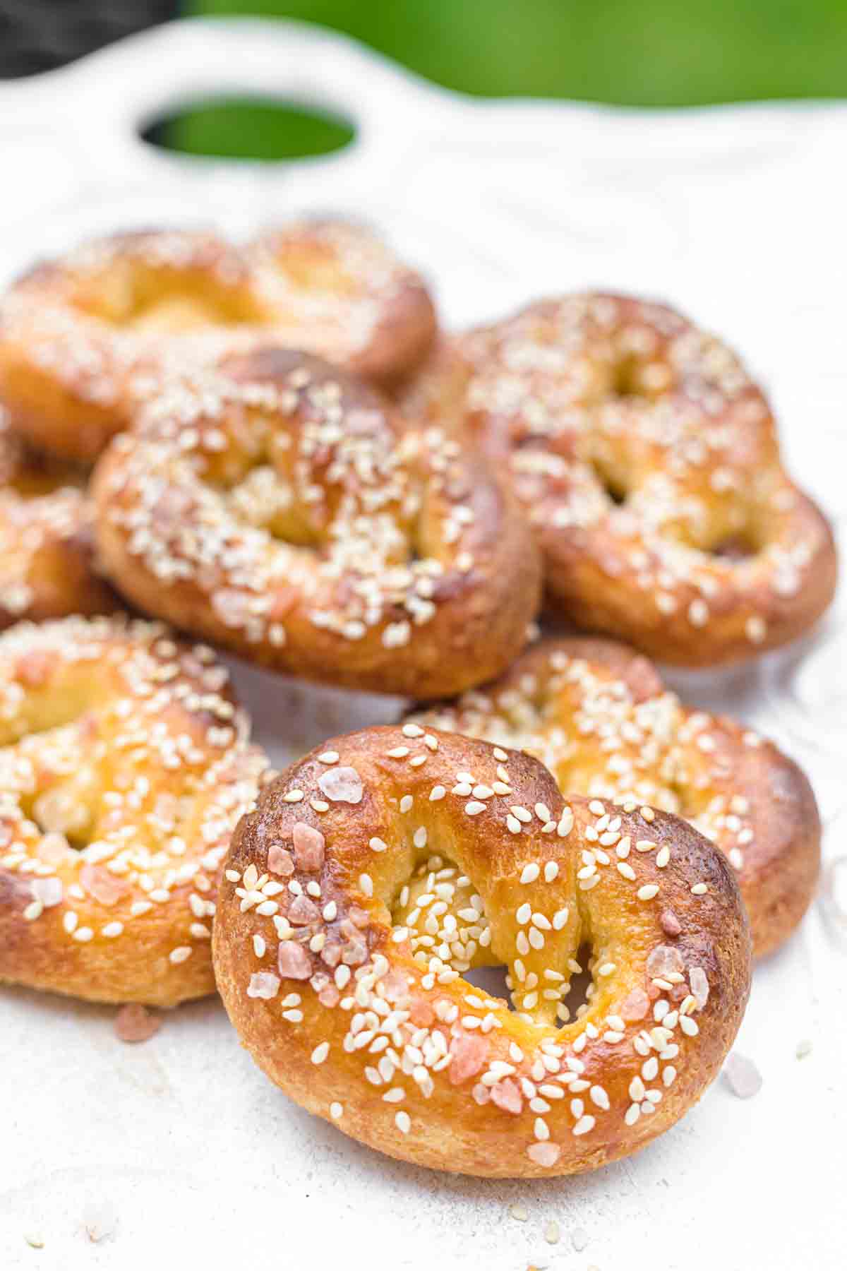 Pretzels with sesame seeds on a white plate.