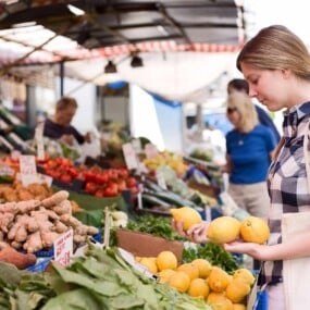 Choosing what to buy in a farmers market.