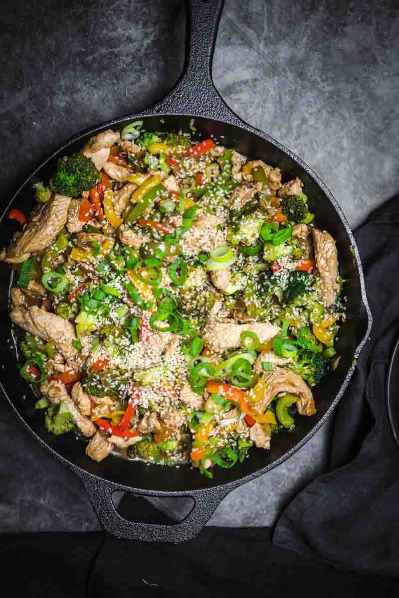 Stir-fried broccoli and chicken.